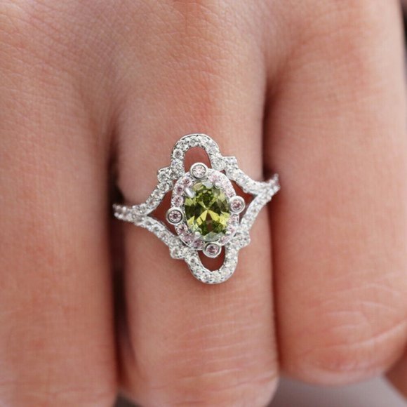 Jewelry - Exquisite 925 Silver Oval Cut Peridot Ring New